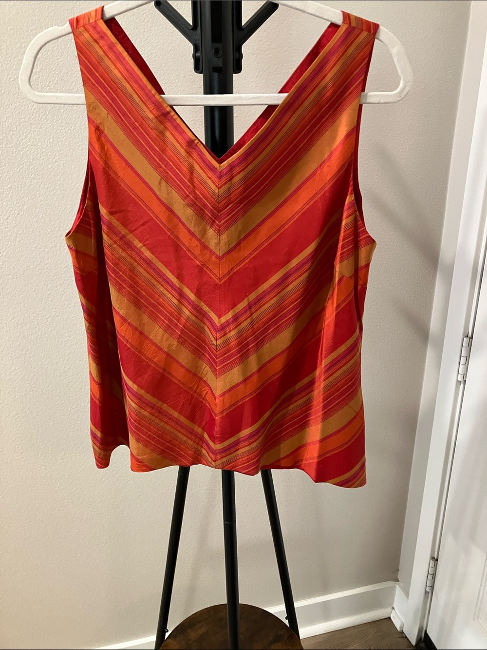 David Warren Women's Sleeveless Chevron Stripe Top - Red & Orange silk